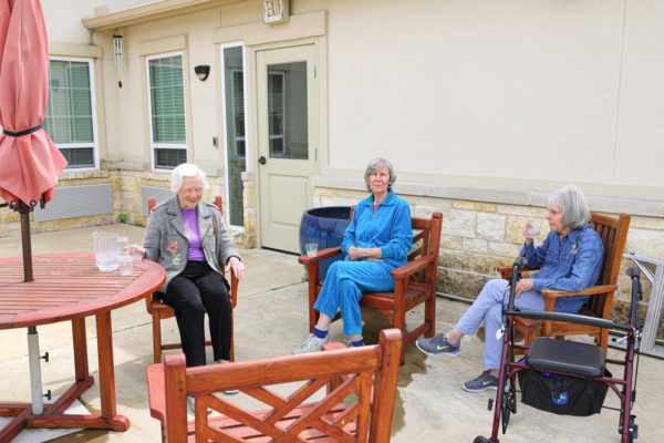 Barton House Memory Care Sugarland - Leisure and fellowship